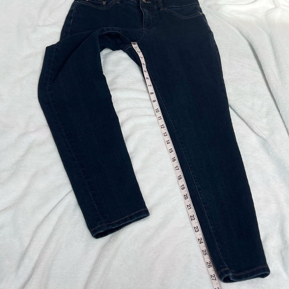 CHAPS Dark Wash Mid Rise Skinny Jeans Blue Denim Size 6 Stretchy Pockets - Picture 4 of 8